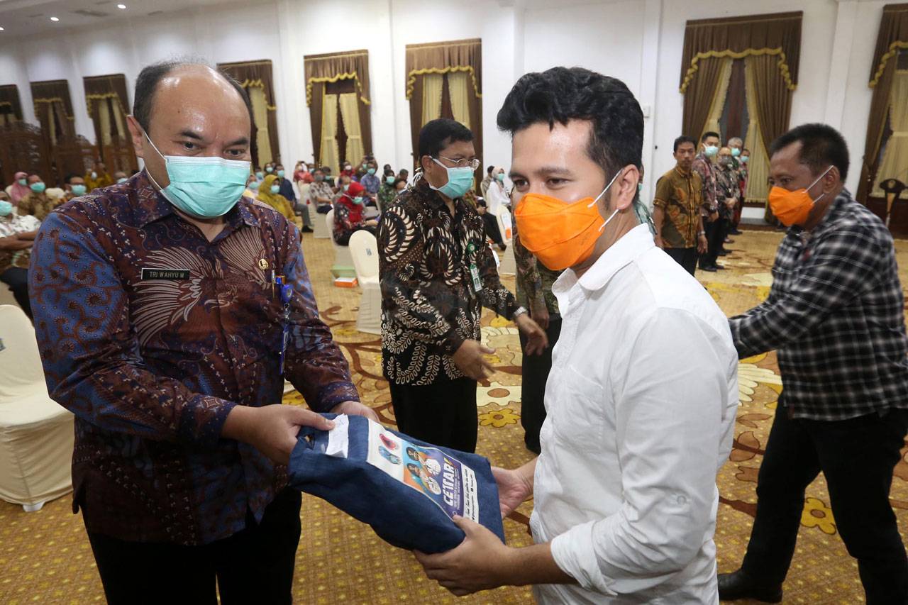 Pemprov Jawa Timur Distribusikan...