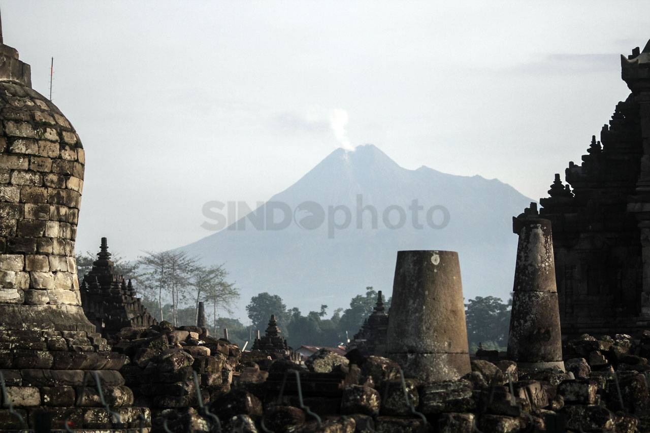 Masih Erupsi, Gunung...