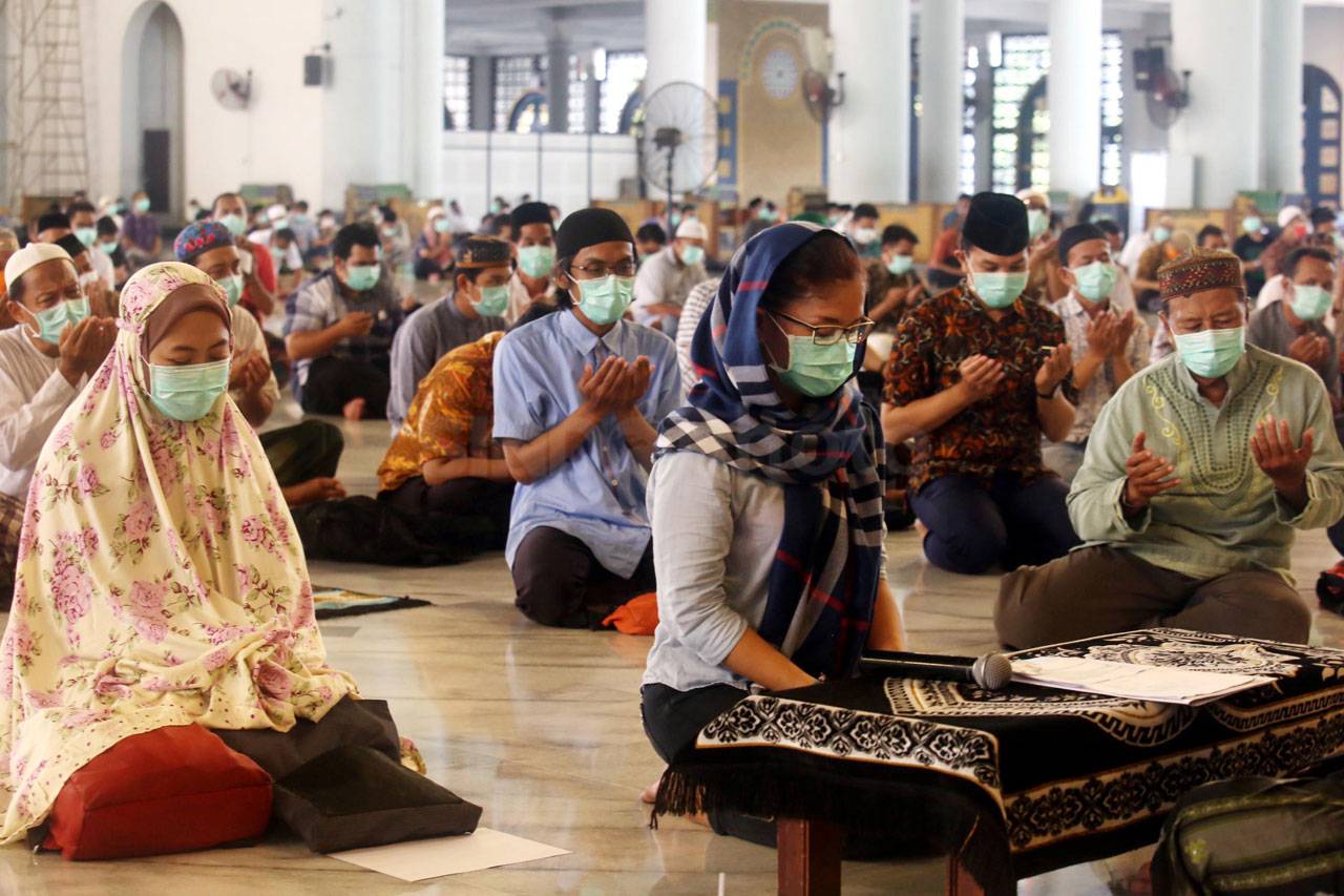 Melihat Prosesi Syahadat...
