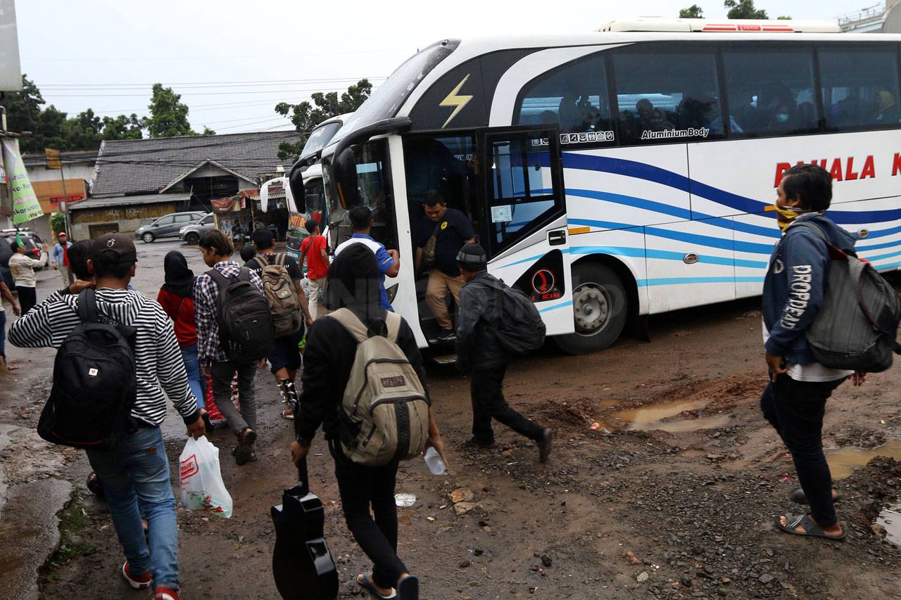 Di Tengah Merebaknya...