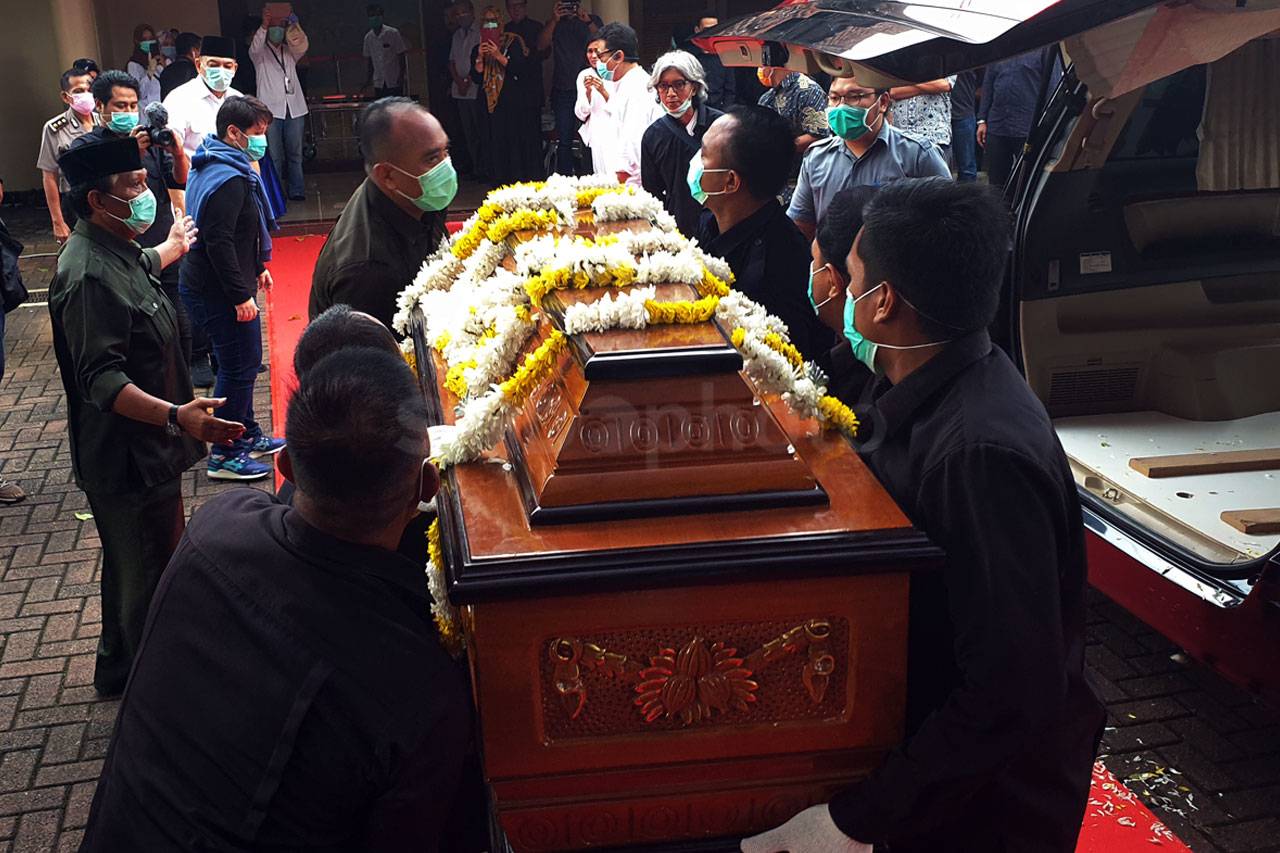 Jenazah Bob Hasan Tiba...