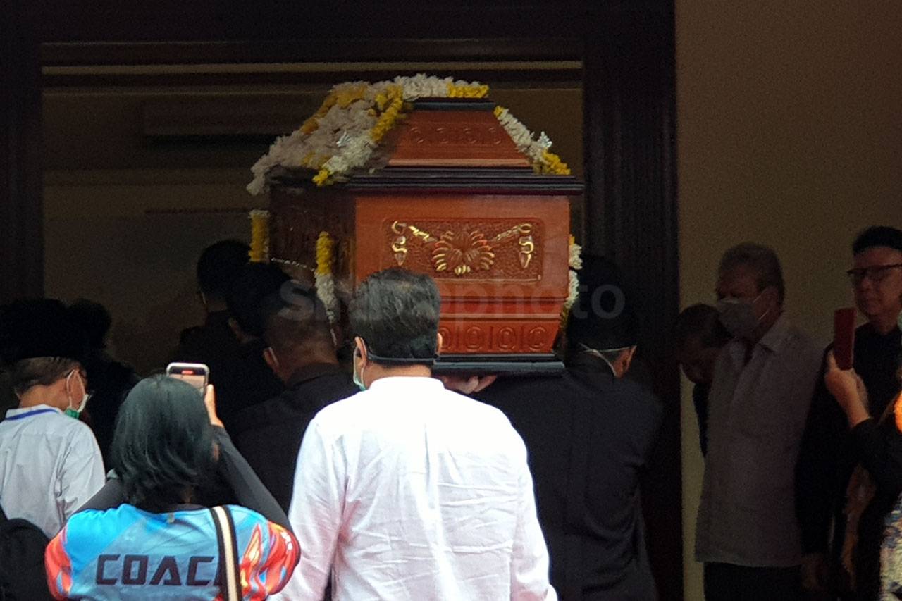 Jenazah Bob Hasan Tiba...