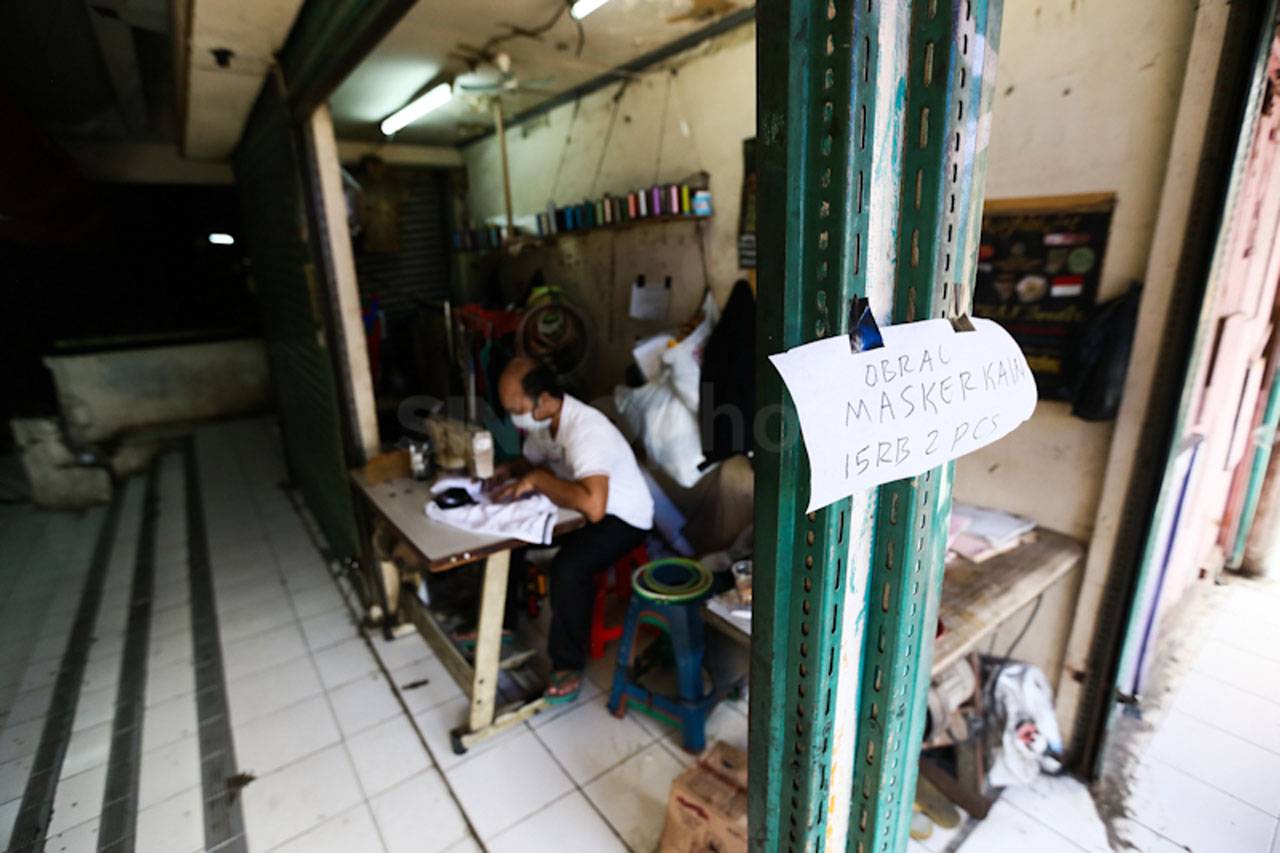Merajut Rezeki di Tengah...