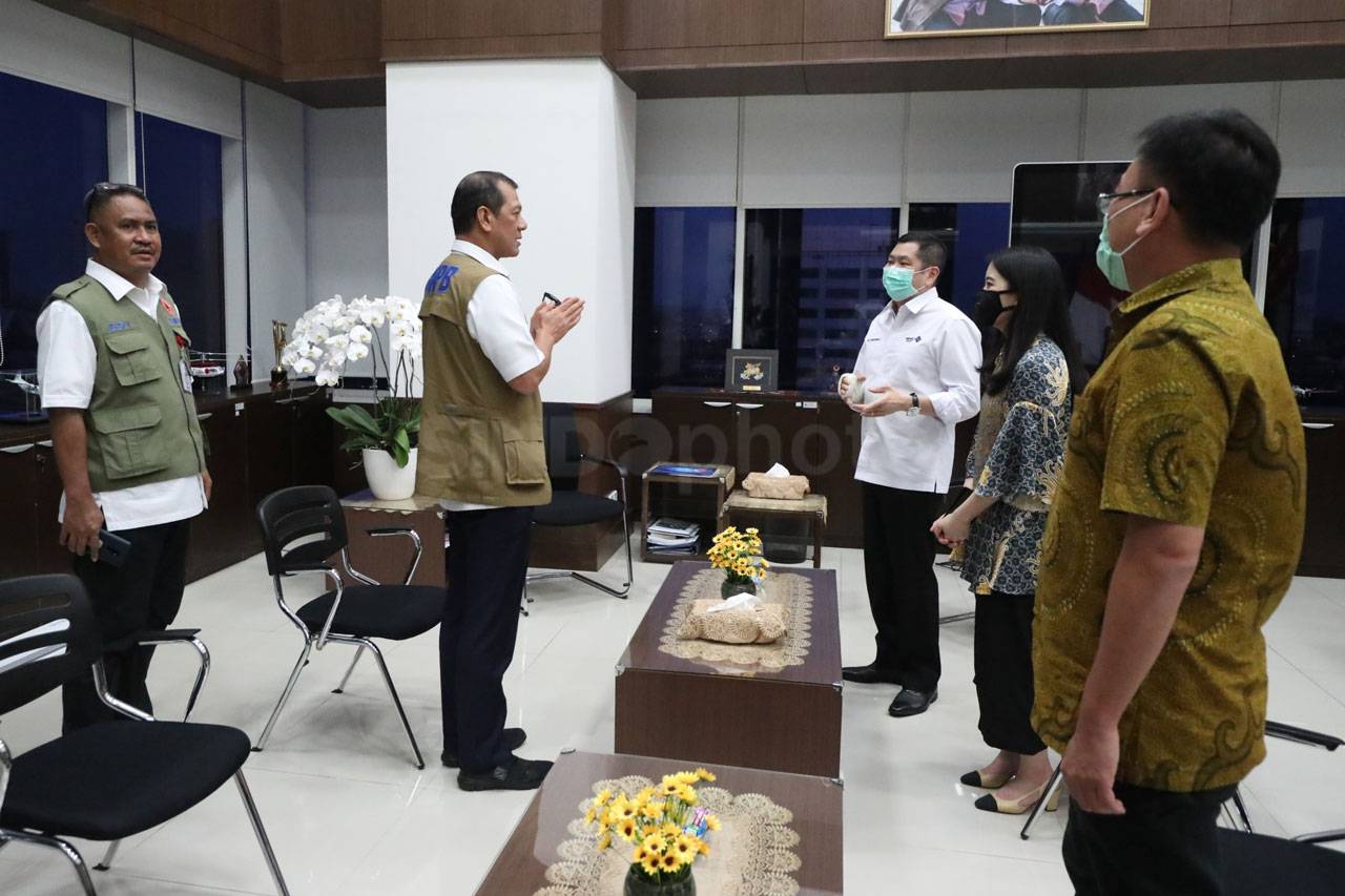 MNC Peduli Serahkan...