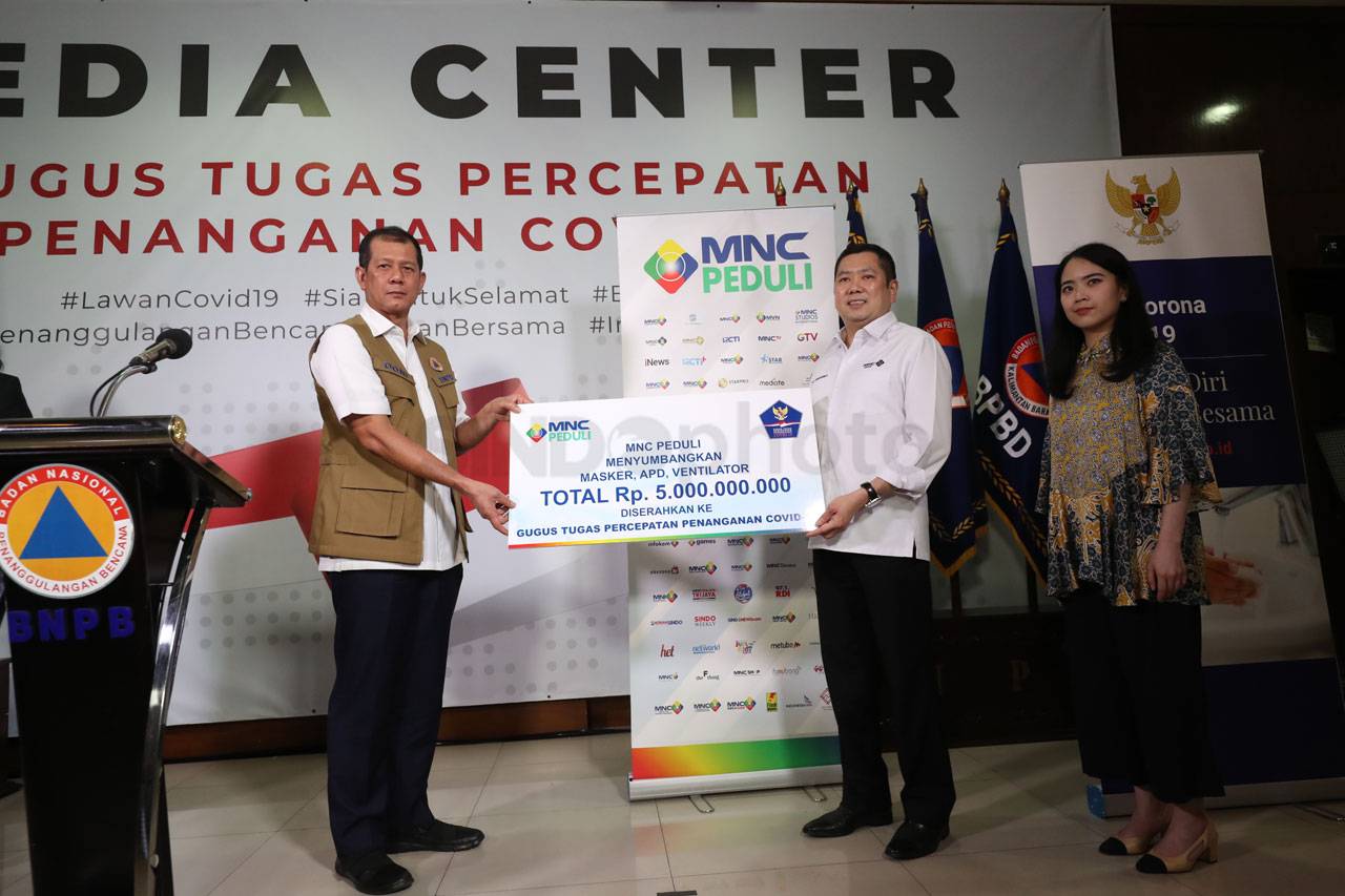 MNC Peduli Serahkan...