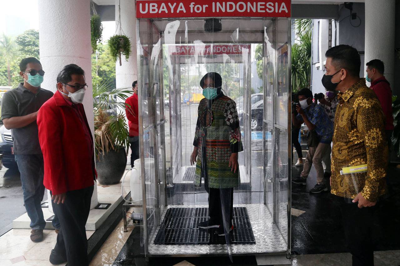 Ubaya Sumbang APD dan...