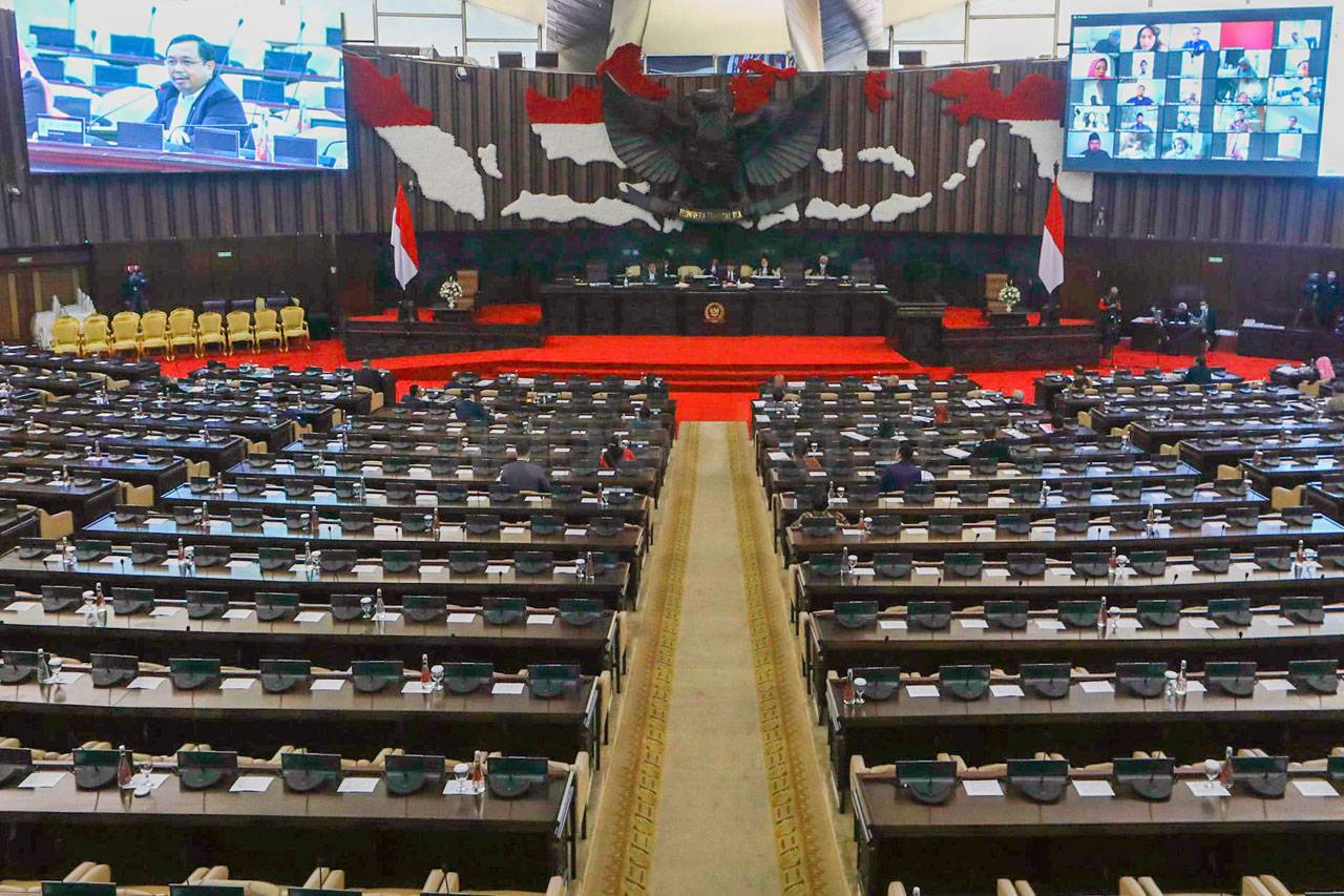 DPR Gelar Rapat Paripurna...