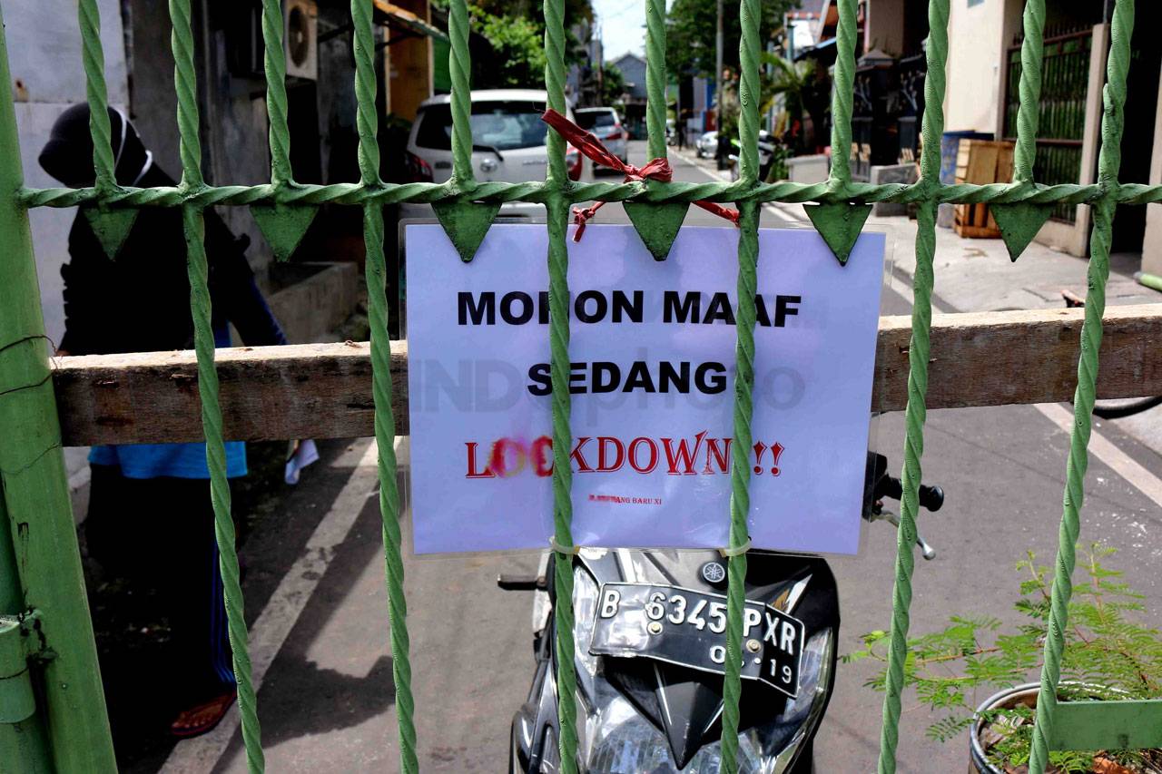 Cegah Corona, Warga...