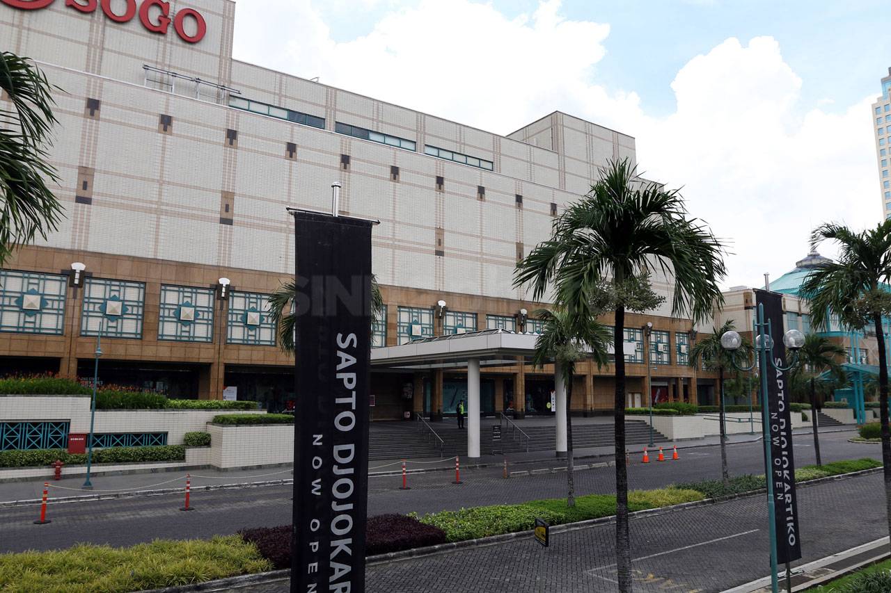 Mal Plaza Senayan Tutup...