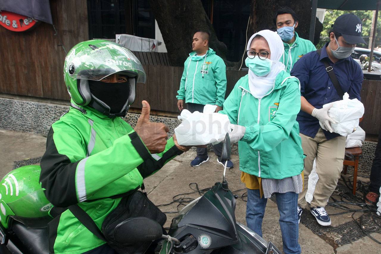 PKB Bagikan Hand Sanitizer...