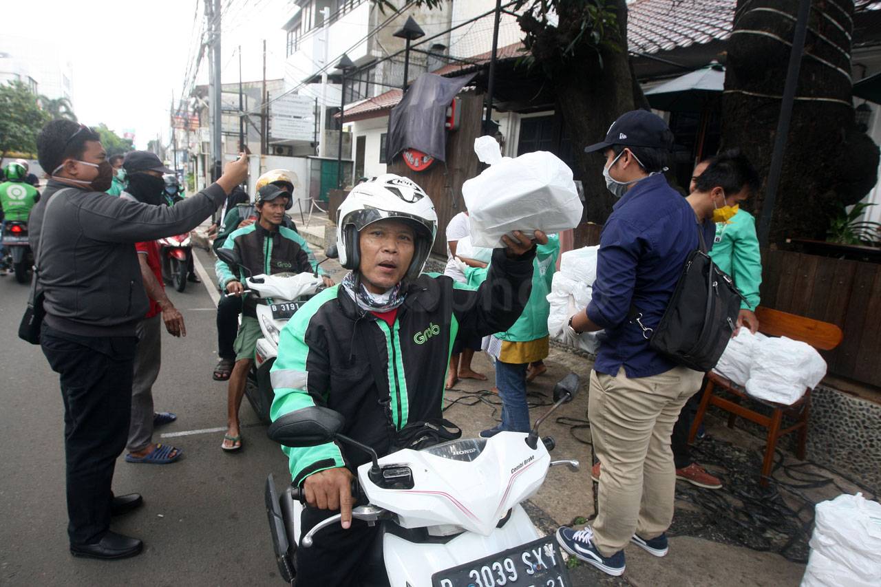PKB Bagikan Hand Sanitizer...